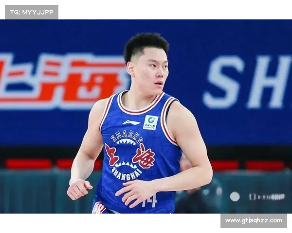 李弘权24岁加时赛连斩突破引领上海男篮崛起彰显年轻力量 李弘权24岁加时赛连斩突破引领上海男篮崛起彰显年轻力量